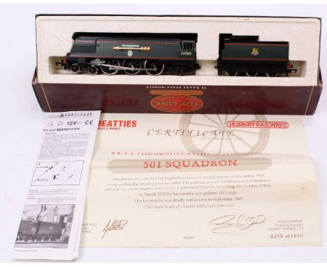 Hornby ‘Top Link’ limited edition Battle of Britain 4-6-2 loco &amp; tender BR lined green 34085 with Golden Arrow’ insignia 