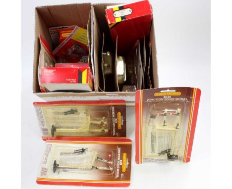 Collection of Hornby 00 gauge signals in unopened blister packets: 3 x R169; 3 x R170; 3 x R171; 2 x R172 (E) (BG); with 2 x 