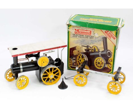 A Mamod Traction Engine and Trailer Set No. TWS1 comprising a yellow &amp; black engine &amp; trailer, appears to be unused a