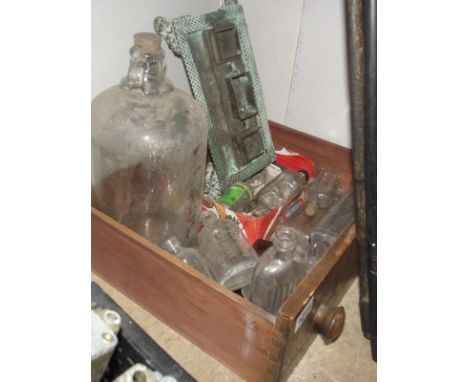 A quantity of vintage bottles