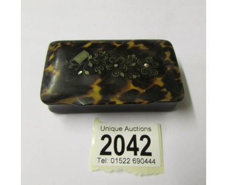 A tortoise shell snuff box inlaid with silver and mother of pearl.