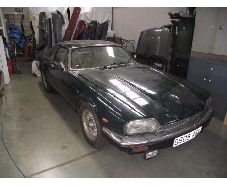 A Jaguar XJS 1989, 3.6 manual, 7 owners, last MOT expired 15/9/04, current V5C, showing 213520 miles, missing keys