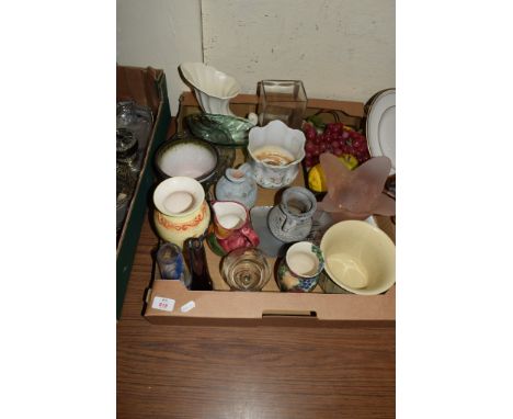 BOX CONTAINING CERAMIC ITEMS, VASES AND JUGS ETC