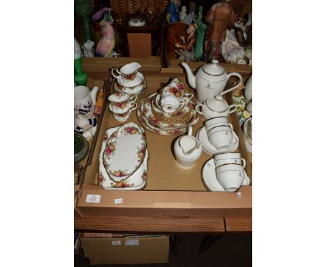CHINA ITEMS INCLUDING SOME ROYAL ALBERT OLD COUNTRY ROSES TEA WARES COMPRISING TWO SMALL SERVING PLATES, FOUR CUPS, SAUCERS, 