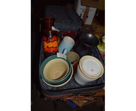 BOX CONTAINING CERAMIC ITEMS INCLUDING A WEST GERMAN VASE WITH TYPICAL DESIGN