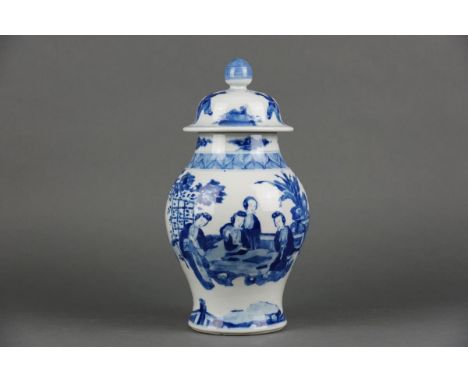 Chinese porcelain Blue and White vase and cover with ladies - Kangxi mark - 19th century Height: 31cm In good condition. No c