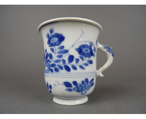 Chinese porcelain Blue and White cup with flowers Kangxi period: 1662-1722 Height: 7,5 Diameter 7 cm Perfect condition. No ch