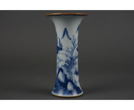 Chinese porcelain Blue and White vase with landscape decor - Kangxi period 1662-1722 Height: 17,5 cm In good condition. No ch