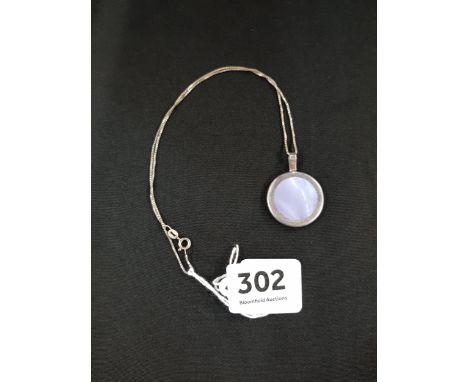 SILVER PENDANT ON CHAIN 