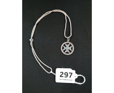 SILVER PENDANT ON CHAIN 