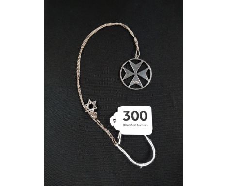 SILVER PENDANT ON CHAIN 