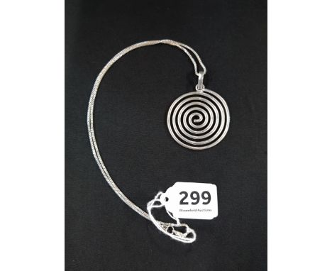 SILVER PENDANT ON CHAIN 