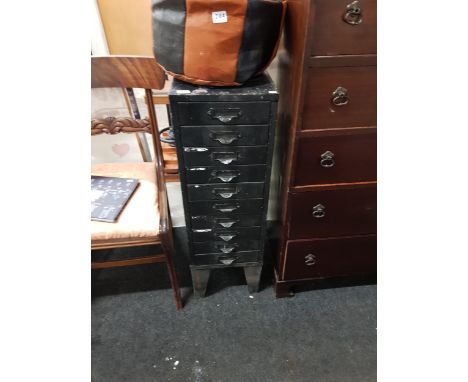 VINTAGE METAL CHEST 