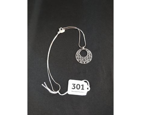 SILVER PENDANT ON CHAIN 