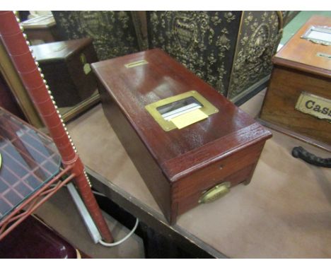 A Gledhill wooden cash till, Circa 1920's/30's, with 'secret' button to open drawer (with 2 keys)