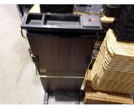 Morphy Richards Strides clothes press. All electrical items in this lot have been PAT tested for safety and have passed. This