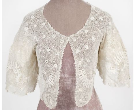 * Lace. A collection of lace, 19th-early 20th century, a varied collection of lace, both hand and machine-made, mostly white 