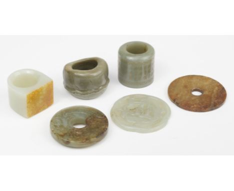 * Jade. A Chinese jade archer ring, engraved with three rows of calligraphy infilled in gold, bordered by repeating geometric