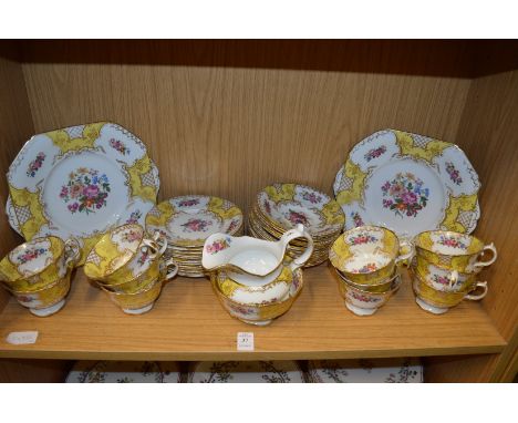 Floral decorated tea service.