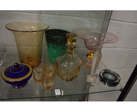 Decorative glassware to include an Art Deco style decanter and five glasses.