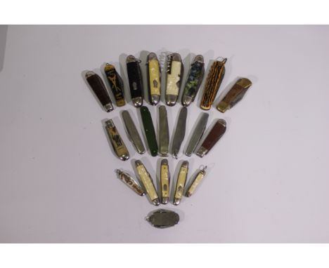 A collection of vintage penknives.

Note: This lot is not for sale to people under the age of 18. By bidding on this item you