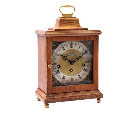 Wuba table clock in oak case, timepiece with quarter striking, 31 cm high