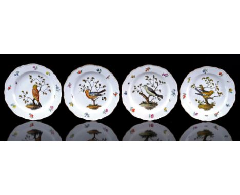 4 Meissen porcelain decorative dishes with polychrome bird-flower-insect decor and contoured gold-coloured rim, 21 cm diamete