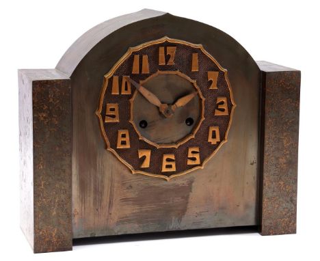 Art Deco table clock in copper case, 27 cm high, 32 cm wide