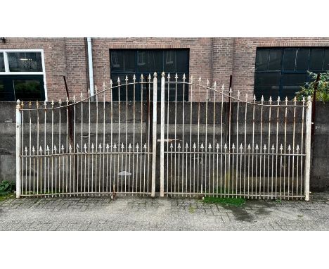 2-part old metal gate with hinges, wheels and closure, 223 cm high, together 510 cm wide