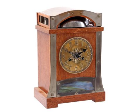Table clock in oak case with bell on top under loose shade and copper dial, ca. 1920, 35 cm high, 25 cm wide, 16.5 cm deep (i