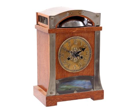 Table clock in oak case with bell on top under loose shade and copper dial, ca. 1920, 35 cm high, 25 cm wide, 16.5 cm deep (i