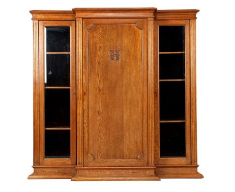 Oak cabinet with carved decor and facet cut glass in the doors, 153 cm high, 152 cm wide, 56 cm deep (legs are present, as de