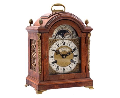 John Smith table clock in a walnut with burr walnut case with month indication, 29 cm high