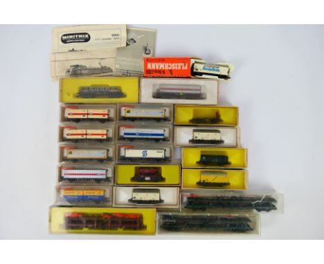 Arnold - Rapido - Fleischmann - A collection of boxed N gauge rolling stock including 2 x Refrigerator wagons # 0423, 2 x Car