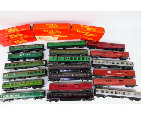 Tri-ang - Hornby - Lima - Bachmann - A group of OO gauge coaches in various liveries and some unrelated empty boxes. The coac