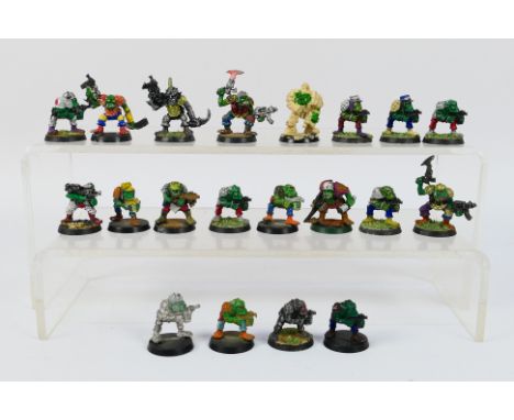 Warhammer - Games Workshop - Citadel - A group of 20 loose painted Warhammer 40K Space Ork metal figures, including Boyz; Ork