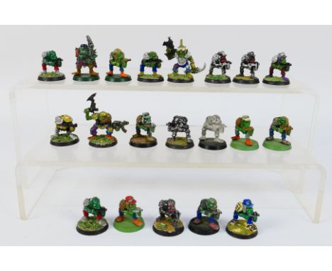 Warhammer - Games Workshop - Citadel - A group of 20 loose painted Warhammer 40K Space Ork metal figures, Snakebitainly Troop