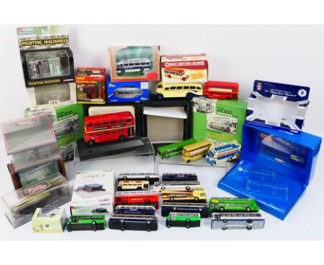 EFE - Corgi OO - CMNL - Others - A group of unboxed diecast 1:76 scale model buses, with two boxed accessories together with 