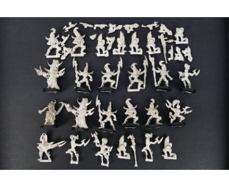 Warhammer - Games Workshop - Citadel - A group of approximately 25 loose unpainted Warhammer 40K DarK Eldar metal figures. Lo