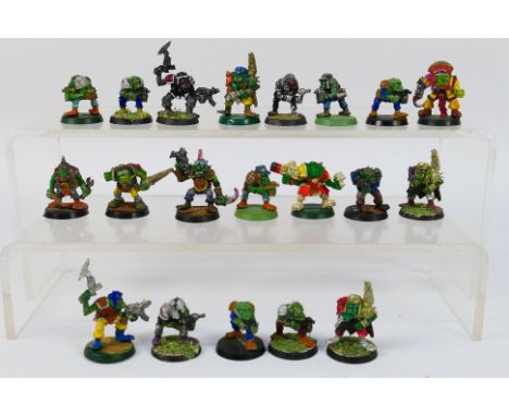 Warhammer - Games Workshop - Citadel - A group of 20 loose painted Warhammer 40K Space Ork metal figures, including Snakebite