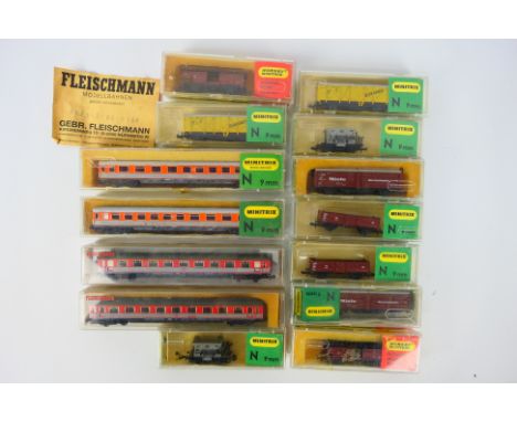 Minitrix - Fleischmann - A collection of boxed N gauge rolling stock including 2 x Gravel Hopper wagons # 51316200, 2 x Car T