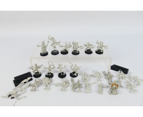 Warhammer - Games Workshop - Citadel - A group of approximately 25 loose unpainted Warhammer 40K Dark Eldar metal figures. Lo