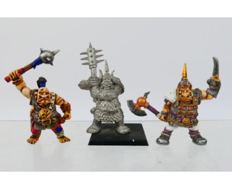 Warhammer - Games Workshop - Citadel - A trio loose Warhammer met Ogre figures, Lot consists of two painted figures being Ogr