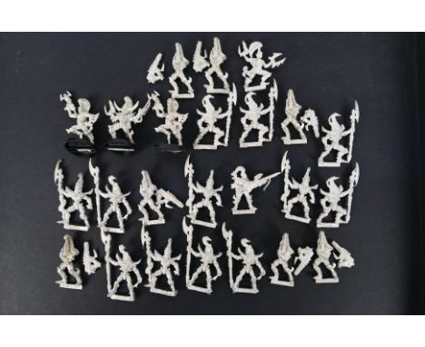 Warhammer - Games Workshop - Citadel - A group of 24 loose unpainted Warhammer 40K DarK Eldar metal figures. Lot consists of 