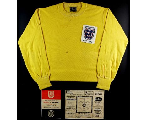 Gordon Banks (1937-2019) England Goalkeeper and World Cup Winner. A match worn Yellow England Goalkeeper Jersey worn by Gordo