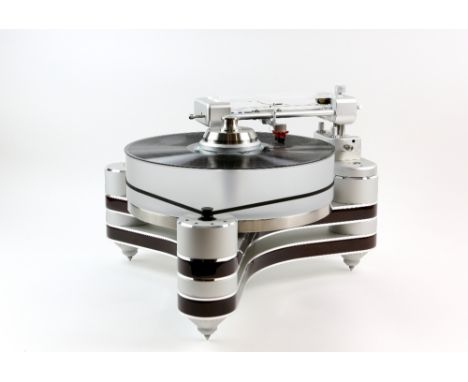 Clearaudio Innovation - TT-3 turntable.Specifications - An infrared sensor combined with Clearaudio's optical speed control (