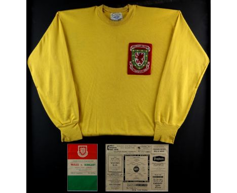 Sold at Auction: Dave Hollins (1938) Welsh former Goalkeeper who pl