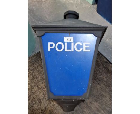 Police Station traditional blue exterior lamp. Not wired. (B.P. 21% + VAT)&nbsp;&nbsp;The lamp does not have a mounting brack