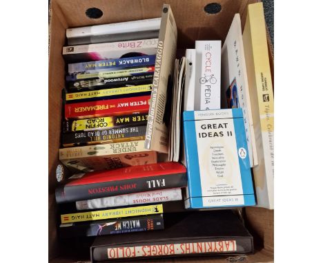 Box of assorted books to include: 'Labyrinths Borges Folio', collection of Penguin Volumes 'Great Ideas II, David Hockney, So