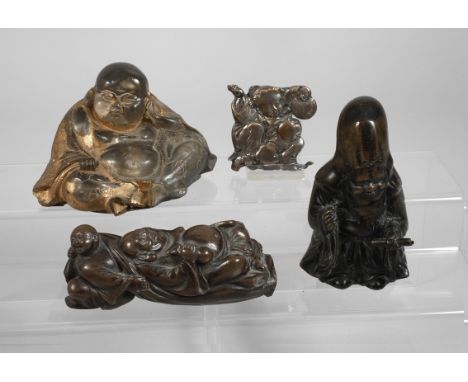 Konvolut asiatische Figuren19./20. Jh., vollplastisch gearbeiteter Budai aus Klarglas, mit Resten originaler Goldbronzierung,